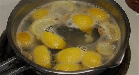 Tránh những điều này khi uống nước chanh ấm