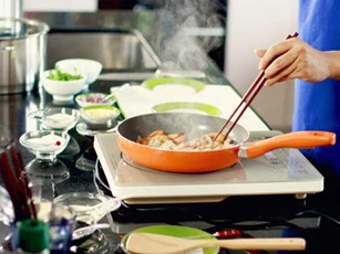 Chị em hãy dừng ngay lập tức 5 thói quen xấu khi nấu ăn này để tránh rước bệnh cho cả nhà
