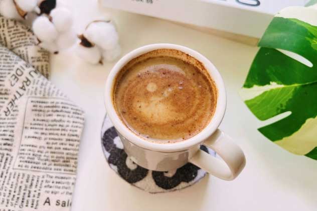 Trời trở lạnh, uống ngay một cốc sữa khoai lang cà phê vừa ấm lại giúp cơ thể tỉnh táo hơn