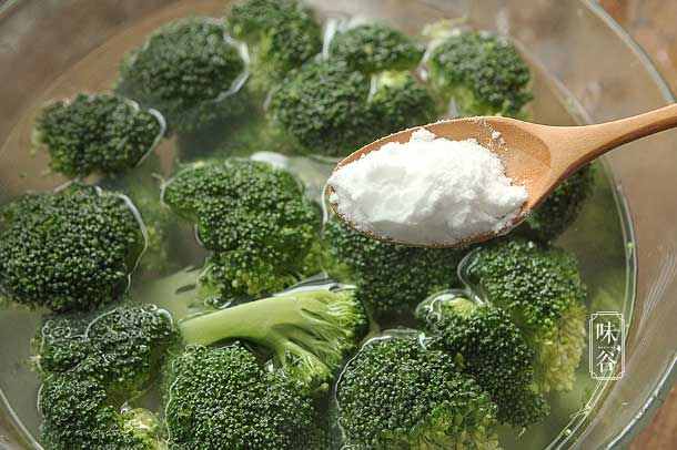 Chỉ cần cho thêm một thìa này khi rửa súp lơ đảm bảo rau hết sạch vi khuẩn hóa chất, giữ nguyên dinh dưỡng