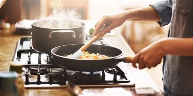 Khí thải từ bếp ga có thể gây hại cho hệ hô hấp: Chuyên gia chỉ cách phòng tránh - Ảnh 1.
