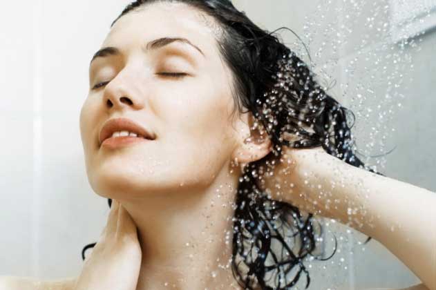 Dù đầu bẩn đến đâu cũng tuyệt đối không được gội đầu vào 7 'khung giờ độc' này, tránh rước họa vào thân