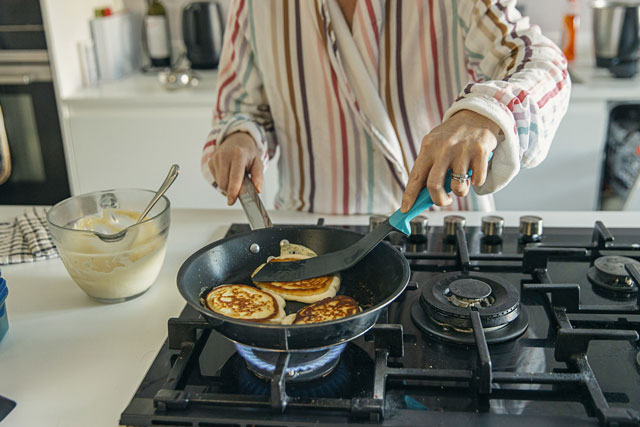 Khí thải từ bếp ga có thể gây hại cho hệ hô hấp: Chuyên gia chỉ cách phòng tránh