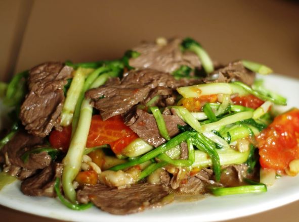 Cách làm thịt bò xào rau cần cực thơm ngon