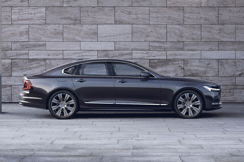 5. Volvo S90 Recharge 2023 (giá khởi điểm: 70.500 USD).