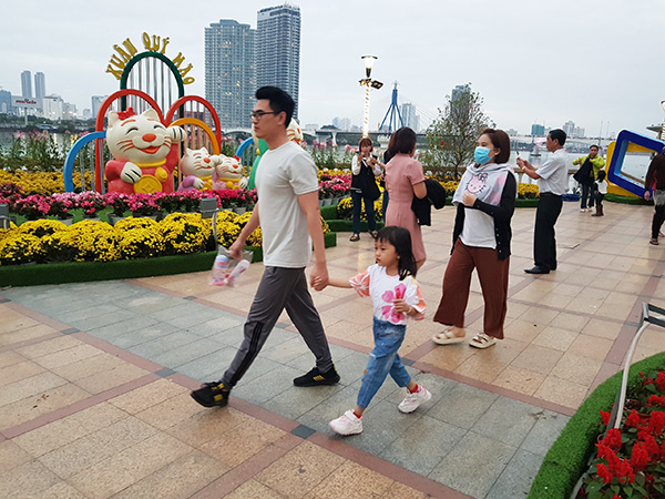 Đà Nẵng: Tận dụng các cụm trang trí linh vật tại đường hoa xuân tặng trường mầm non vùng xa