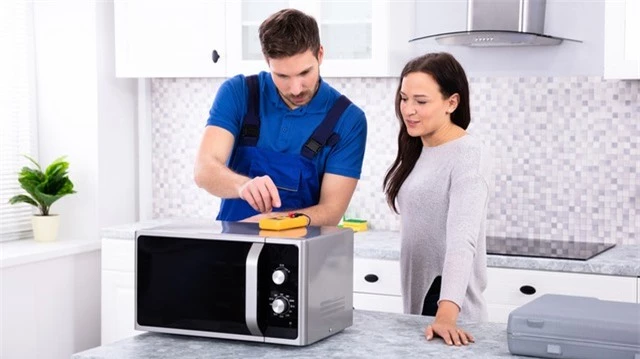 Chuyên gia chỉ ra thời hạn cho một chiếc lò vi sóng và cách bảo dưỡng một số thiết bị nhà bếp được bền lâu hơn - Ảnh 2.