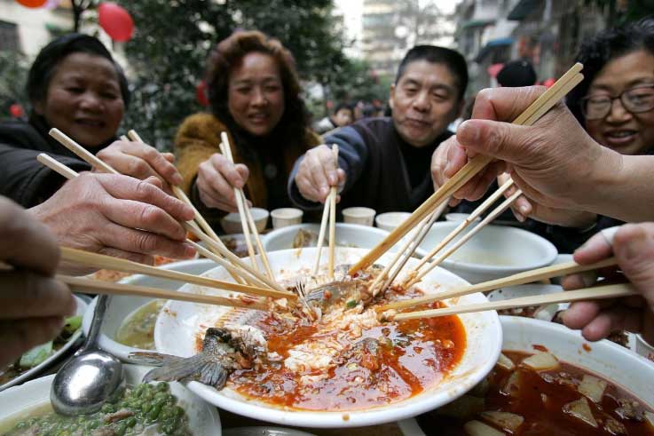 Rước bệnh vào người, tạo điều kiện cho ung thư trỗi dậy mà không biết chỉ vì cách dùng đũa tai hại này