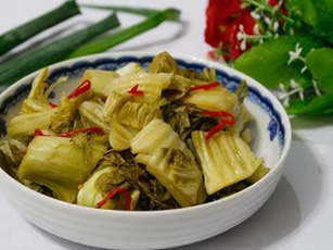 Muối dưa cải theo 2 cách này dưa vàng giòn, để lâu không nổi váng