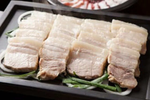 Chần thịt lợn qua nước sôi là dại, đây mới là cách khử mùi hôi chuẩn nhất