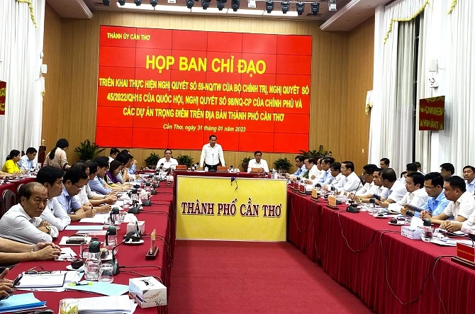 Bí thư Thành ủy Cần Thơ Lê Quang Mạnh phát biểu tại cuộc họp Ban Chỉ đạo 