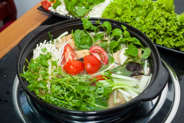 Ăn lẩu nhớ tuyệt đối không được thả những loại rau này vào, dù ngon đến mấy cũng cẩn thận miệng làm hại thân