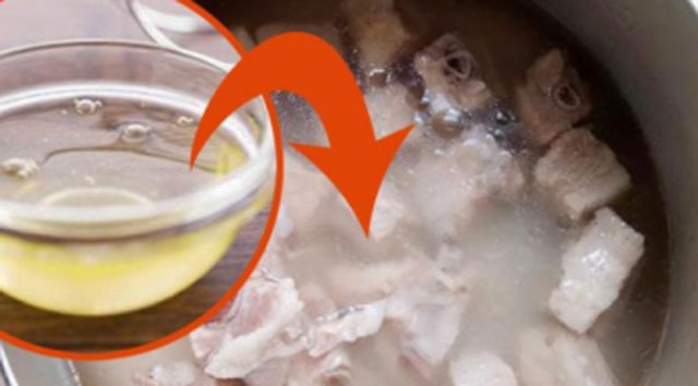 Hầm xương nước trong veo không phải cứ hầm lâu rồi vớt bọt là xong: Thêm bước này nước dùng ngon nuốt lưỡi