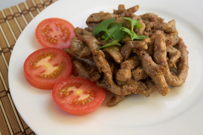 Học lỏm công thức làm thịt rang kiểu Thái