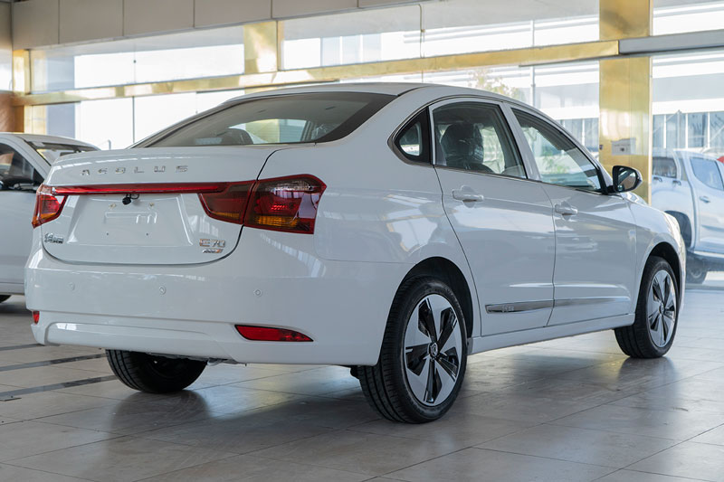 5. Dongfeng Aeolus E70 (doanh số: 74.360 chiếc).