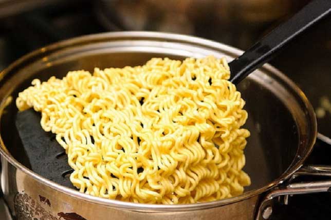 Ăn mì kiểu này giảm thọ đi 20 năm, thọ cực ngắn cơ thể đầy độc tố, mụn chi chít da lão hóa