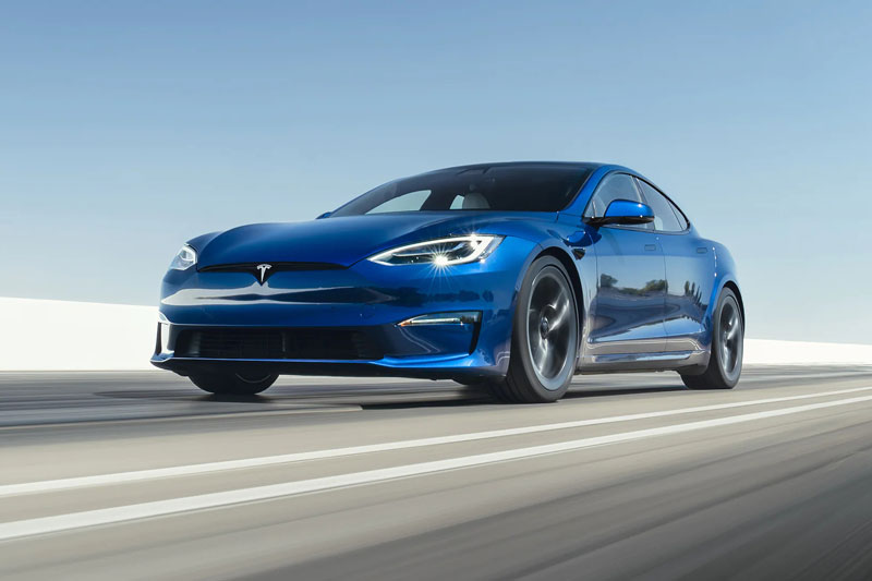 2. Tesla Model S Plaid 2022 (thời gian tăng tốc từ 0-96 km/h: 1,99 giây).