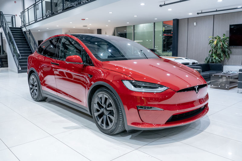 4. Tesla Model X Plaid 2022 (thời gian tăng tốc từ 0-96 km/h: 2,5 giây).