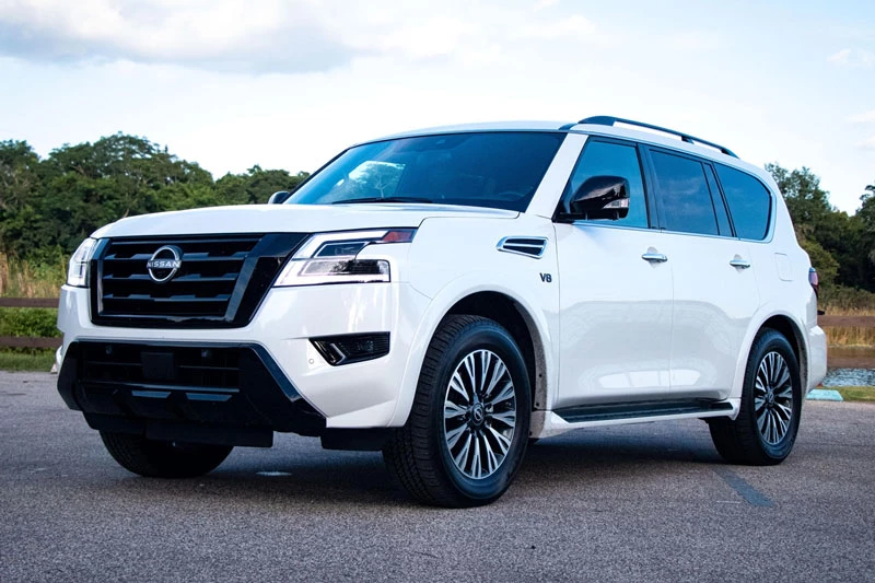 10. Nissan Armada 2023 (giá khởi điểm: 50.400 USD).