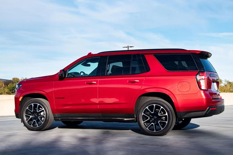 9. Chevrolet Tahoe 2023 (giá khởi điểm: 54.200 USD).