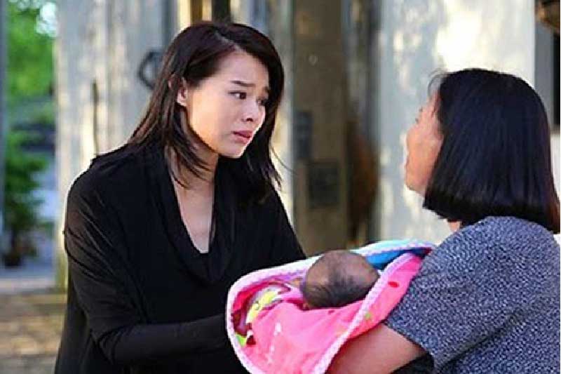 Sinh con xong, tôi ôm chặt mẹ chồng mà khóc và cảm ơn bà