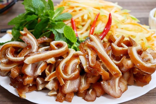 Tai lợn đừng chỉ luộc, làm theo cách này nhìn thôi đã muốn ăn