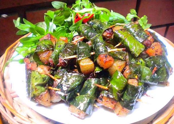 Cách làm thịt ba chỉ cuốn lá mắc mật xiên tăm tại nhà