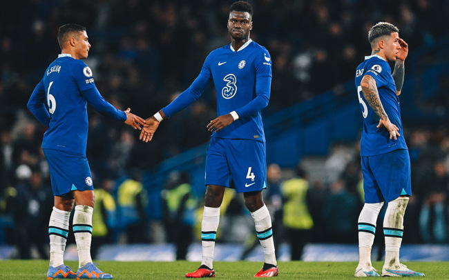 Enzo Fernandez ra mắt, Chelsea chia điểm trước Fulham