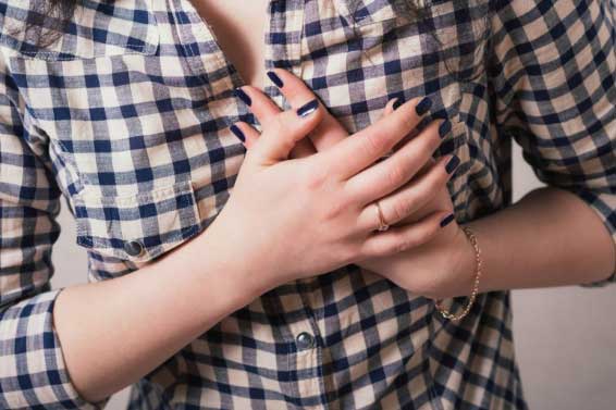 Vòng 1 xuất hiện những dấu hiệu bất thường này cảnh báo sức khỏe chị em đang gặp vấn đề, hãy đi khám ngay