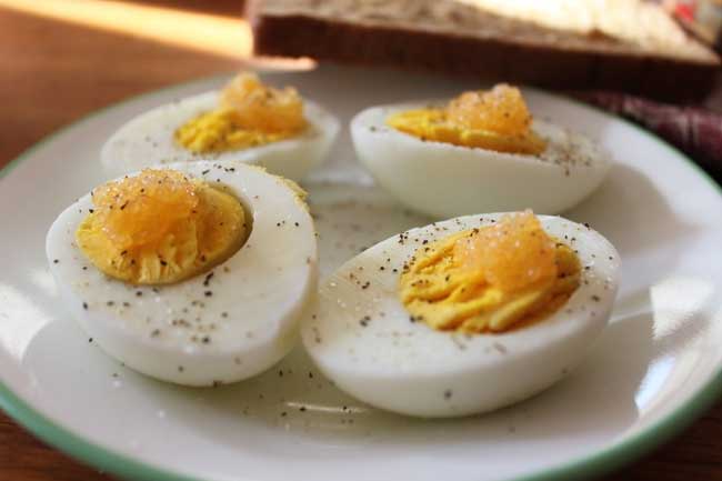 Có thể bạn không ngờ ăn trứng với hạt tiêu đen mang lại lợi ích sức khỏe tuyệt vời thế này