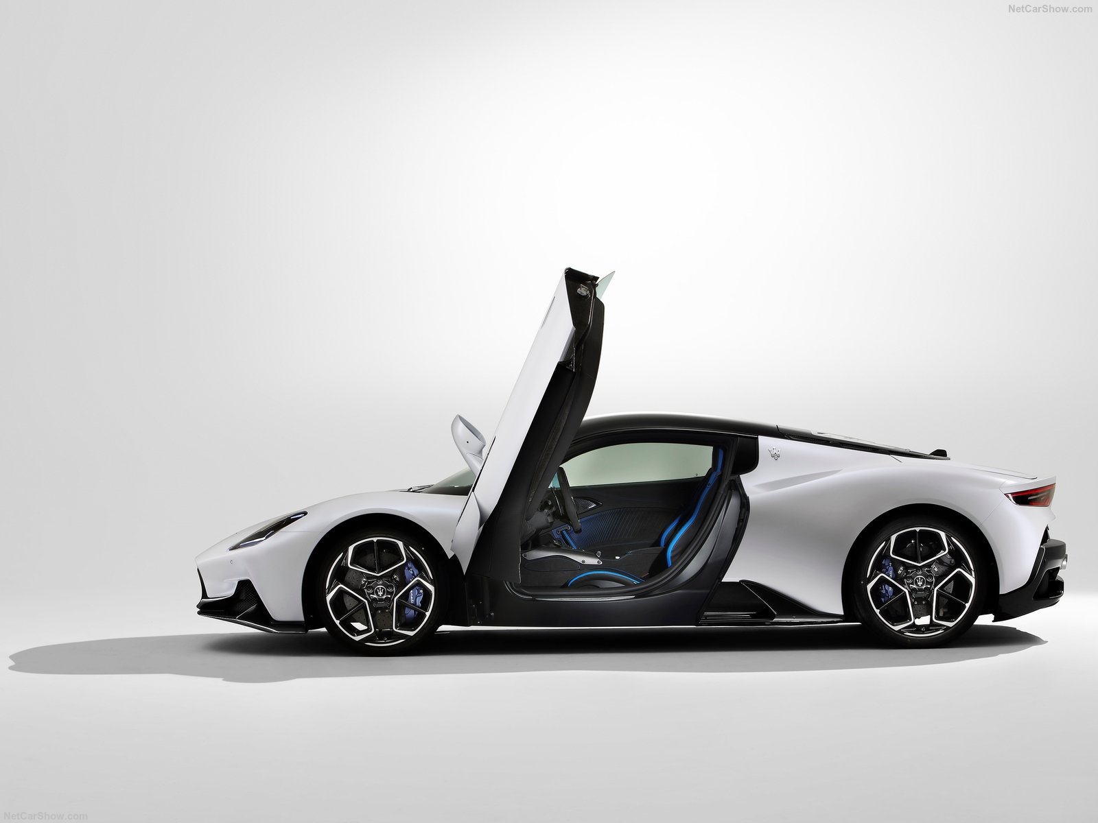 Bảng giá xe Maserati tháng 2/2023