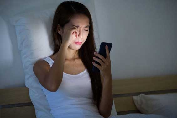 Dùng điện thoại trước khi đi ngủ cần đặc biệt chú ý điều này để tự bảo vệ mình, nhất là điều số 2