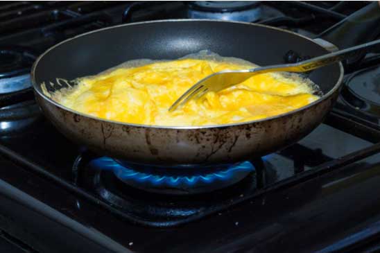 Sai lầm tai hại khi chế biến trứng gà không khác nào mang độc tố vào trong mâm cơm