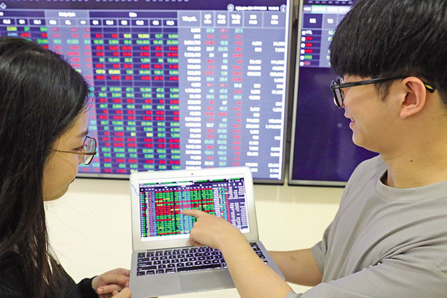 Những yếu tố tác động lên thị trường chứng khoán năm 2023