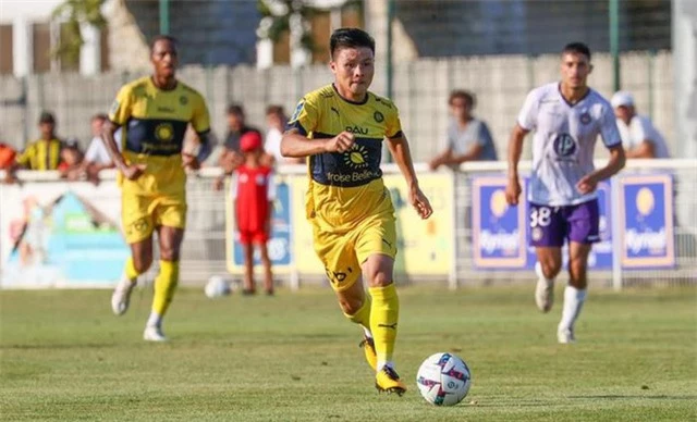 Quang Hải xuống đội B của Pau FC - Ảnh 2.