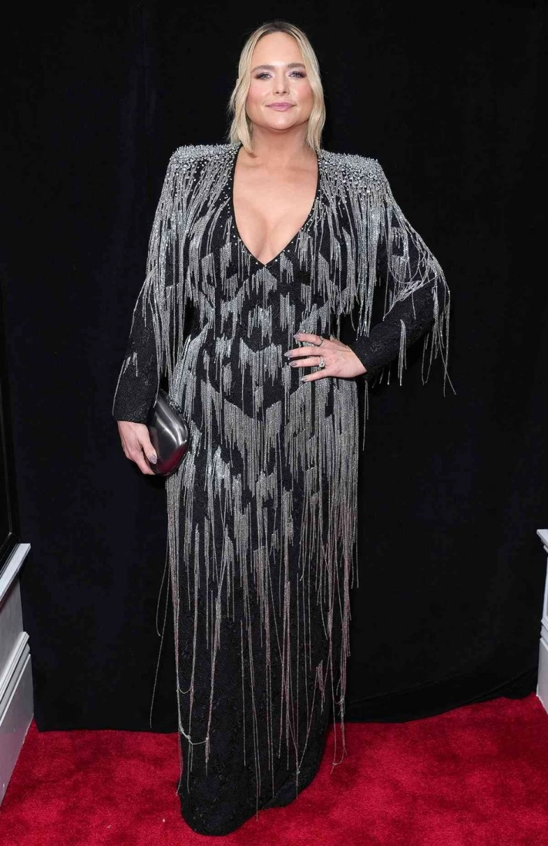 Miranda Lambert diện đầm của Lê Thanh Hòa