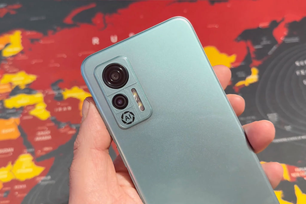 Smartphone RAM 4 GB, pin ‘khủng’, giá rẻ bất ngờ