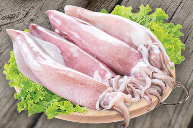 Một thứ của con mực luôn bị vứt bỏ nhưng lại được chế biến thành 2 món siêu ngon và vô cùng nổi tiếng