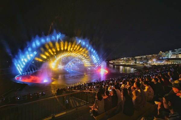 120.000 v&#xE9; Kiss The Stars mi&#x1EC5;n ph&#xED; tri &#xE2;n ng&#x1B0;&#x1EDD;i d&#xE2;n Ph&#xFA; Qu&#x1ED1;c