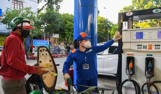 VCCI kiến nghị không định giá xăng dầu