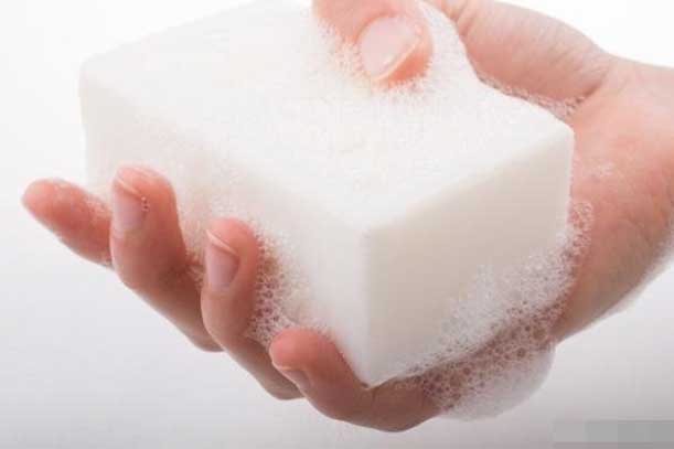 Đổ xà phòng vào trộn chung với đường, tiết kiệm cả tiền triệu, nhà nhà học theo