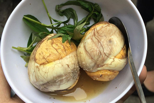 5 nhóm người không nên ăn trứng vịt lộn kẻo rước bệnh