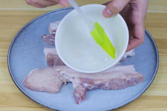 Thịt lợn mua về đừng rửa nước hay cho ngay vào tủ lạnh: Làm thêm 1 bước, thịt để cả tháng vẫn tươi ngon