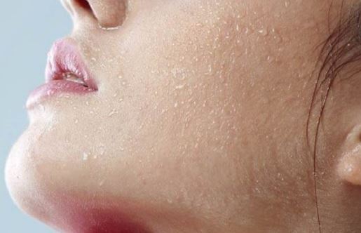 Da khô, sần vì chăm sóc không đúng cách