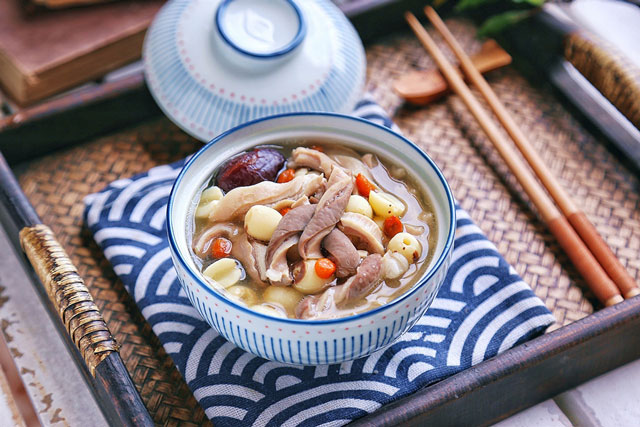 Bao tử hầm hạt sen: Món ngon bổ dưỡng lúc giao mùa