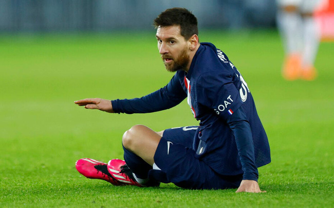 Lionel Messi chấn thương, nghỉ trận gặp Bayern Munich