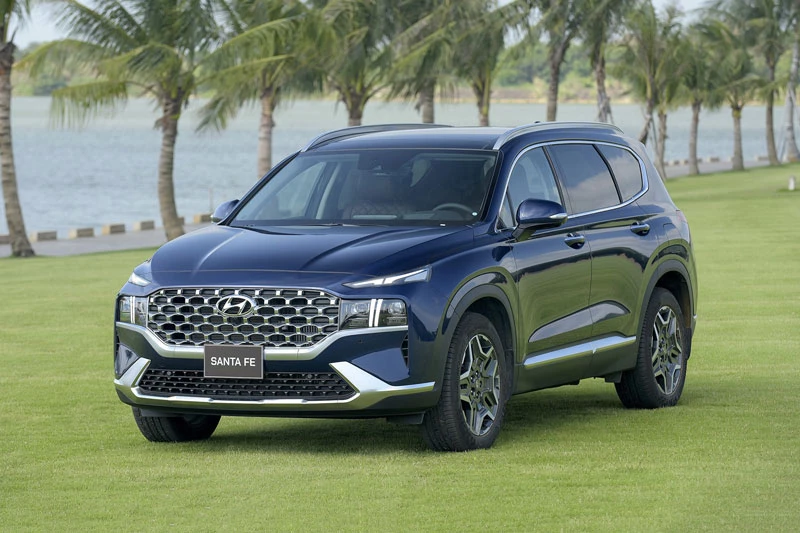 Doanh số xe Hyundai Santa Fe giảm mạnh.