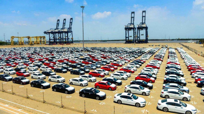 Nhập khẩu ô tô giảm mạnh trong tháng 1/2023