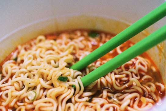 Ăn mỳ tôm kiểu này chẳng khác gì "đầu độc" cơ thể mỗi ngày, rất nhiều người vẫn làm mà không biết