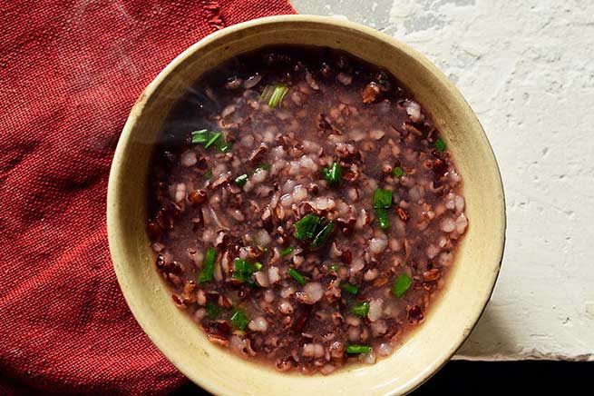 “3 nên, 2 không nên” khi ăn uống để bảo vệ dạ dày khỏi bệnh tật